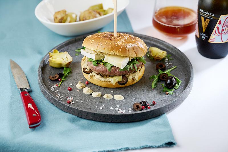 hamburger con salsa ai carciofi