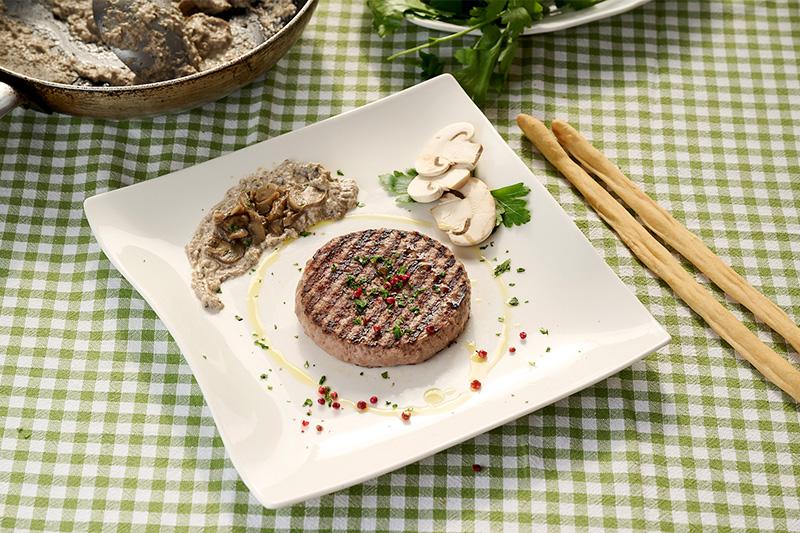 HAMBURGER DI SCOTTONA CON FUNGHI E SALSA AL TARTUFO