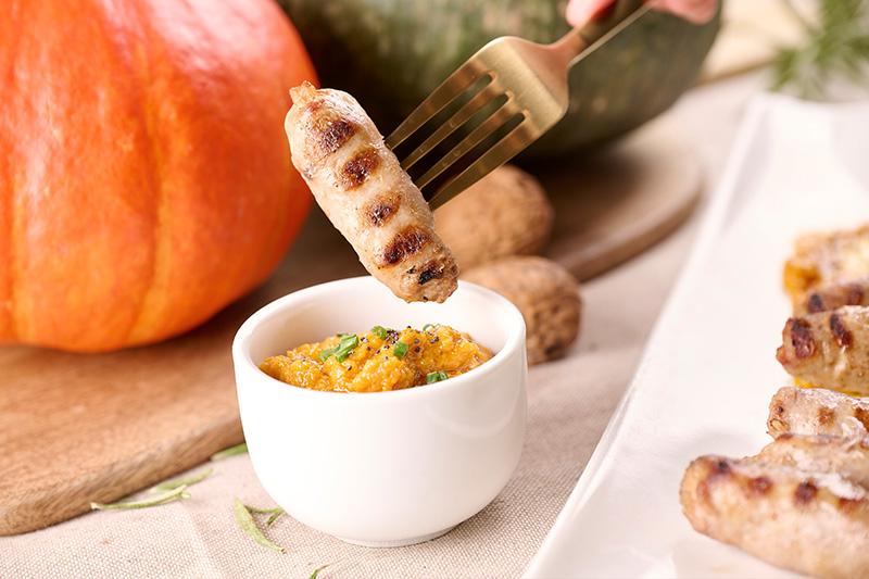 SALSICCE DI VITELLO CON PUREA DI ZUCCA E SEMI DI PAPAVERO