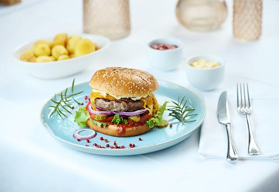 HAMBURGER CLASSICO CON POMODORINI 
