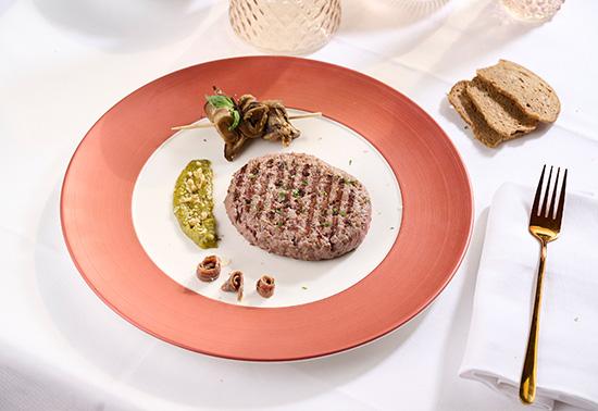 HAMBURGER DI SCOTTONA CON MELANZANE GRIGLIATE E PESTO DI BASILICO CON NOCI