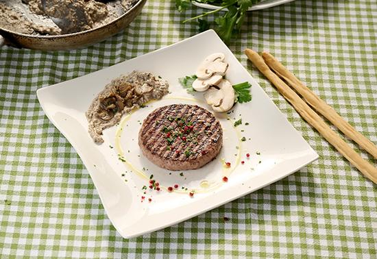 HAMBURGER DI SCOTTONA CON FUNGHI E SALSA AL TARTUFO